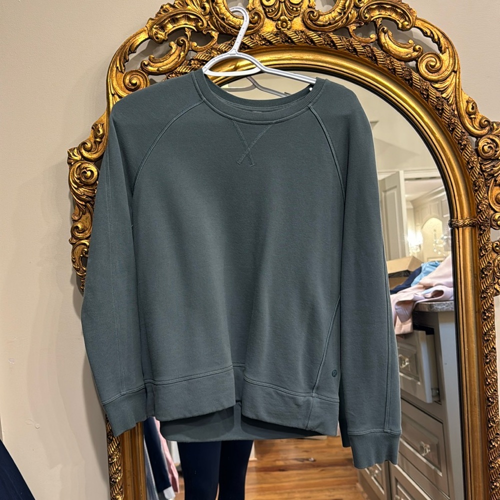 Lululemon size 4 green sweatshirt